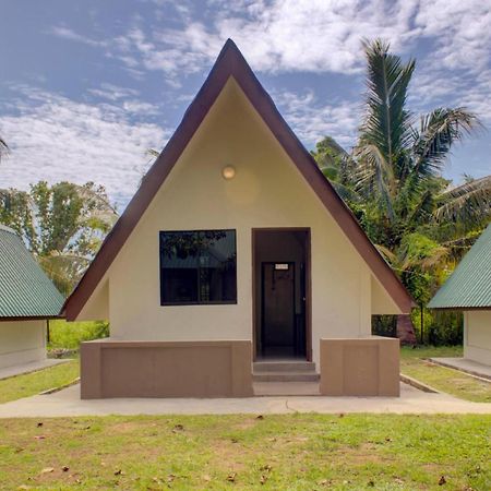 Super Oyo 89896 Sedili Inn Resort Kota Tinggi Buitenkant foto