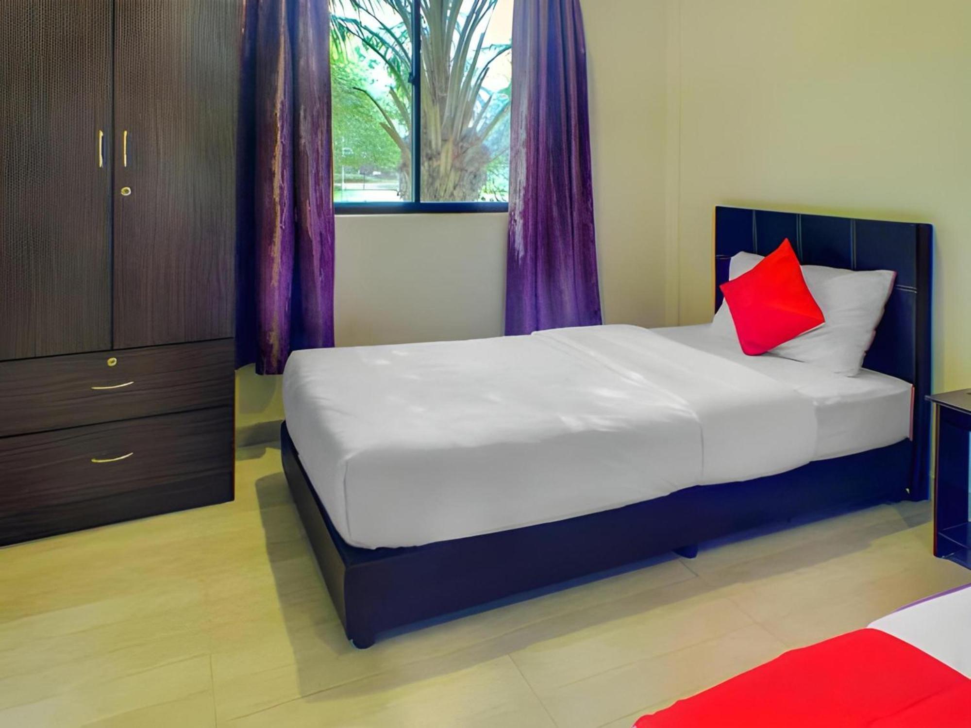 Super Oyo 89896 Sedili Inn Resort Kota Tinggi Buitenkant foto