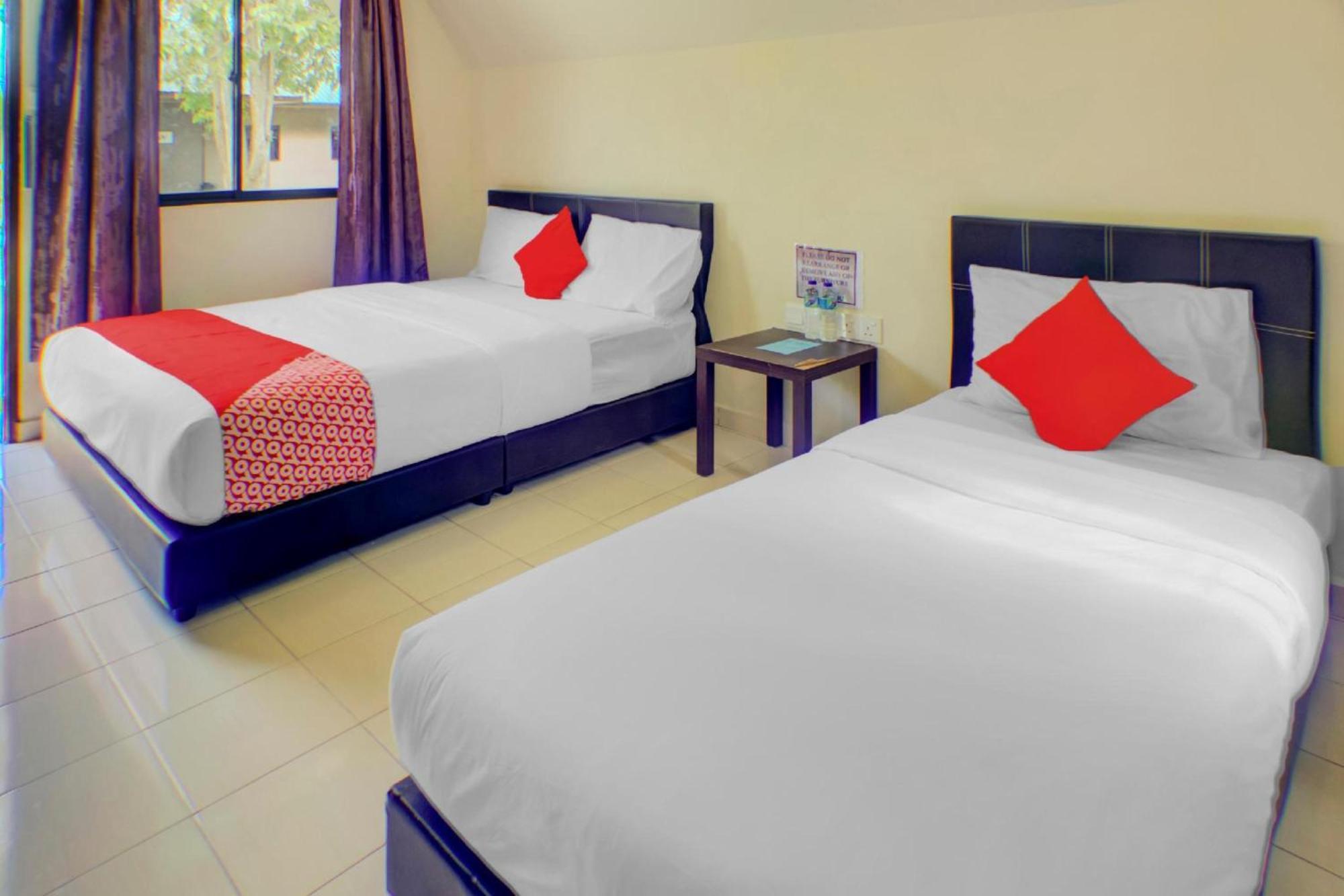 Super Oyo 89896 Sedili Inn Resort Kota Tinggi Buitenkant foto