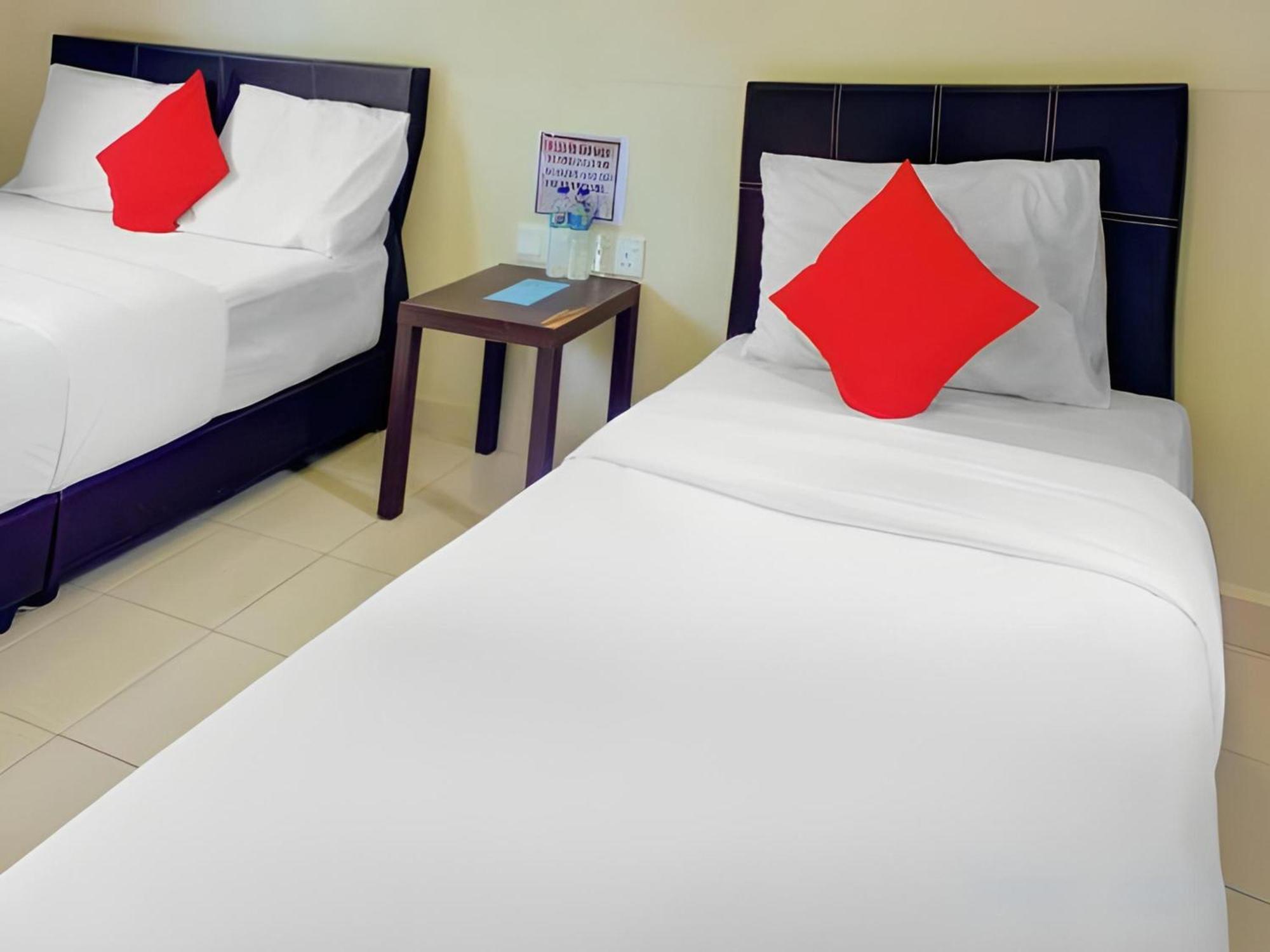 Super Oyo 89896 Sedili Inn Resort Kota Tinggi Buitenkant foto