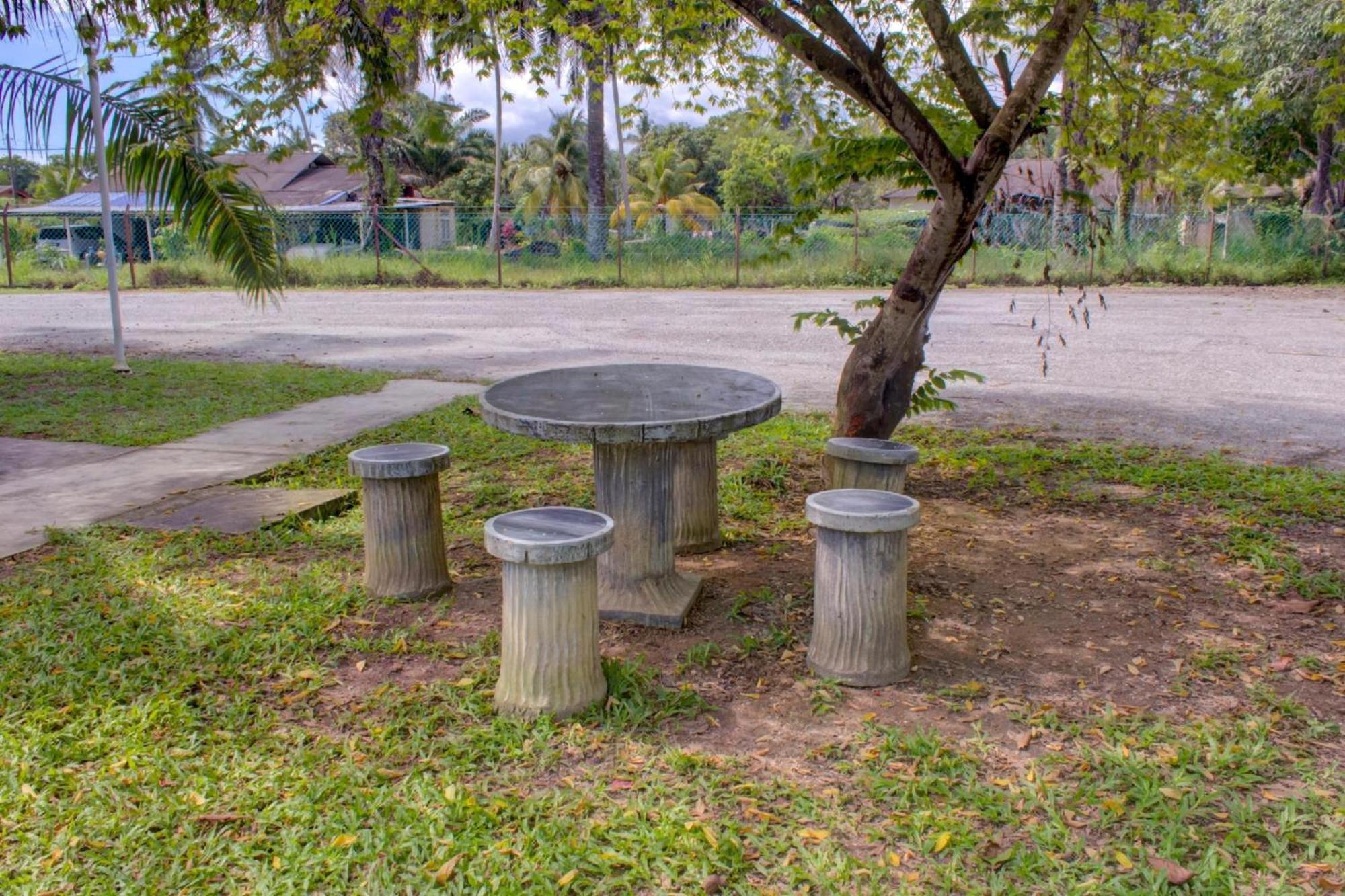 Super Oyo 89896 Sedili Inn Resort Kota Tinggi Buitenkant foto