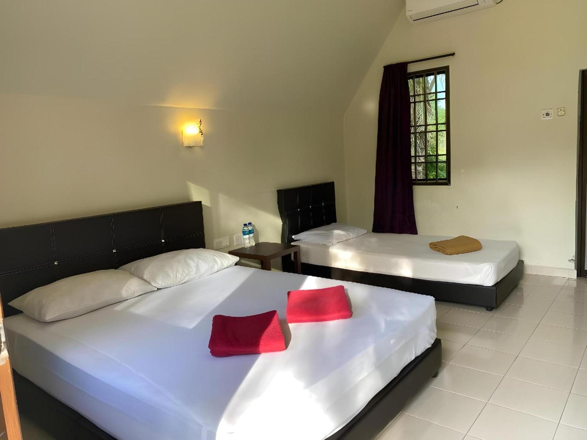 Super Oyo 89896 Sedili Inn Resort Kota Tinggi Buitenkant foto