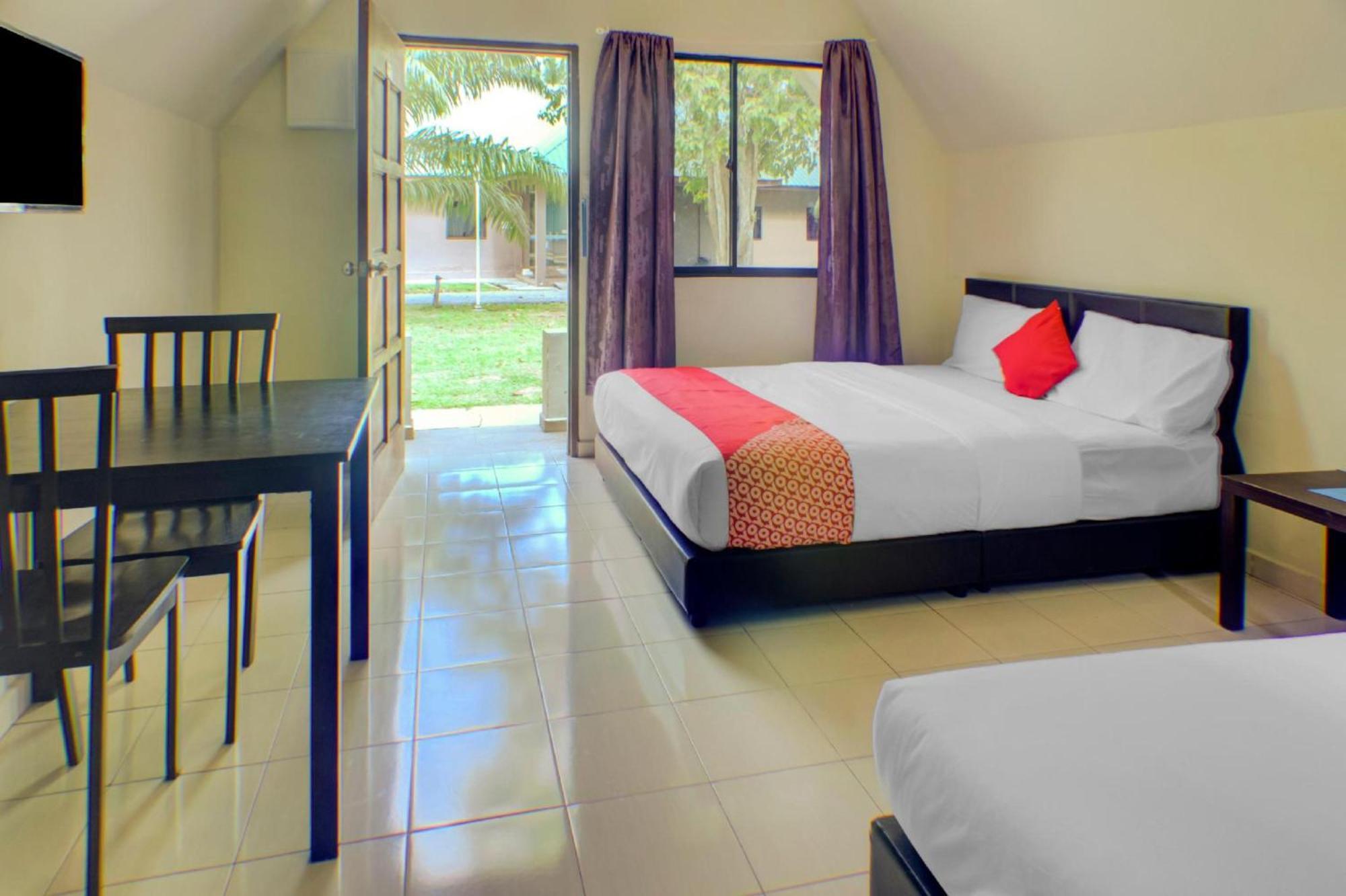 Super Oyo 89896 Sedili Inn Resort Kota Tinggi Buitenkant foto