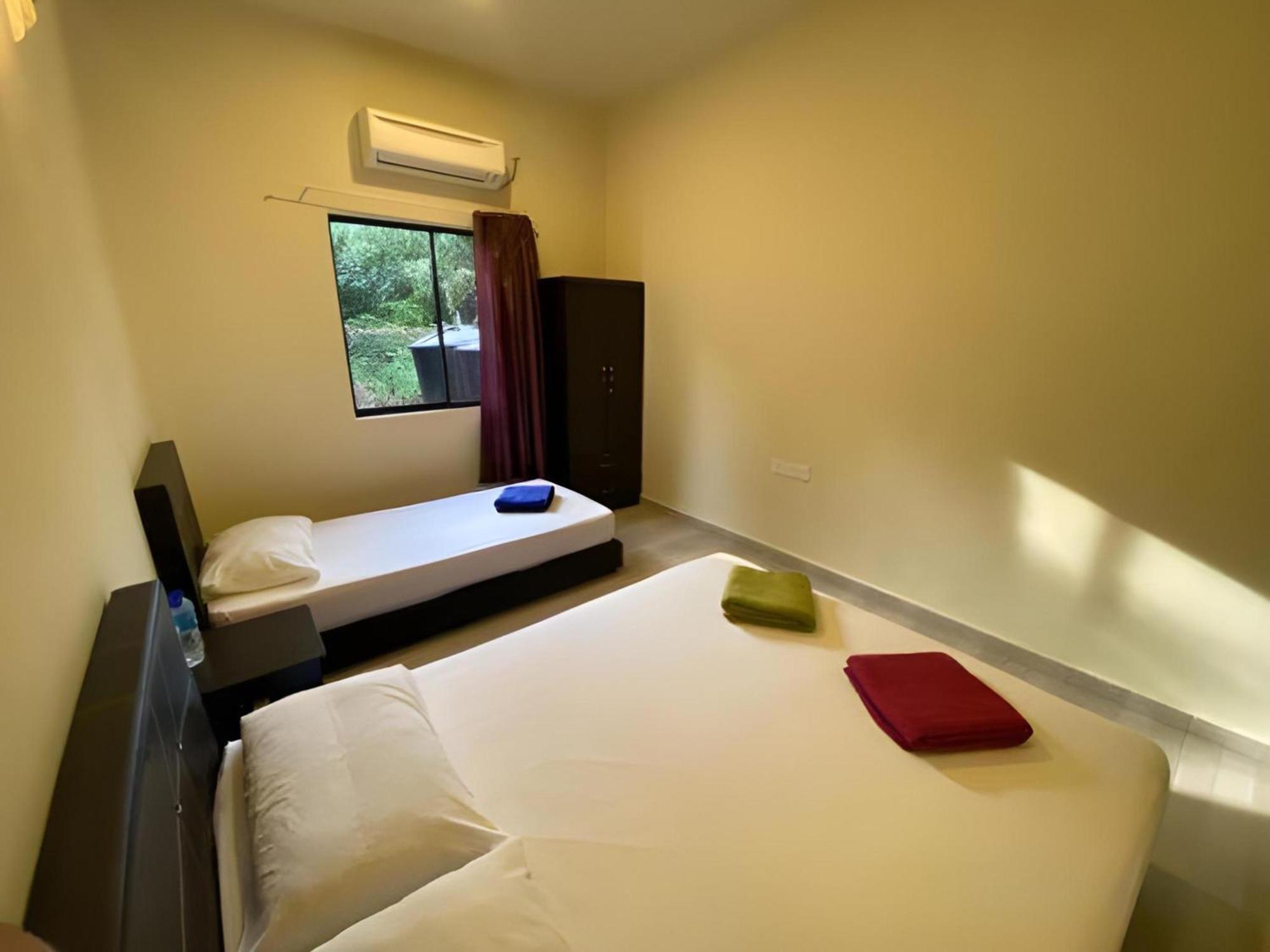 Super Oyo 89896 Sedili Inn Resort Kota Tinggi Buitenkant foto