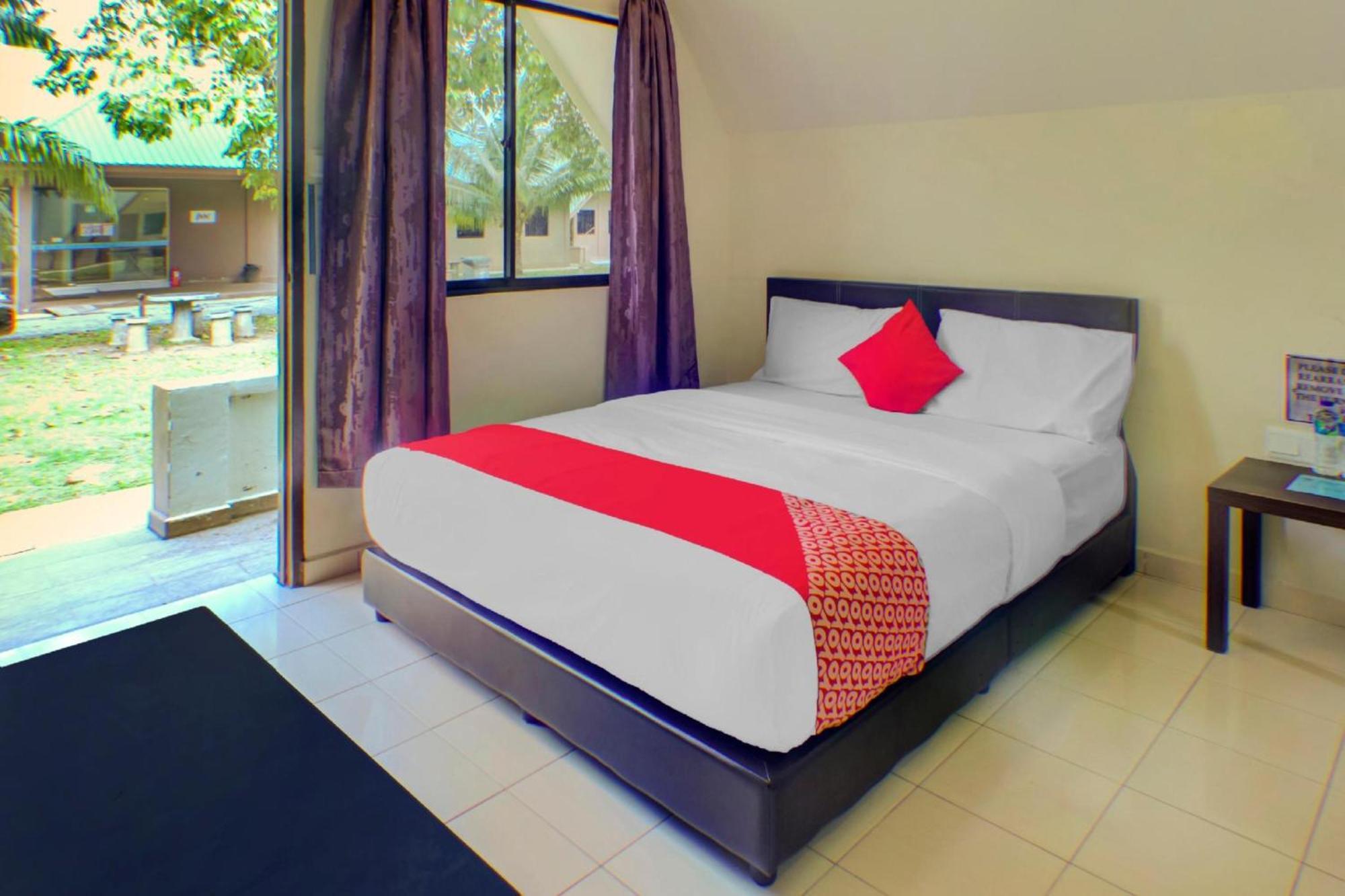 Super Oyo 89896 Sedili Inn Resort Kota Tinggi Buitenkant foto