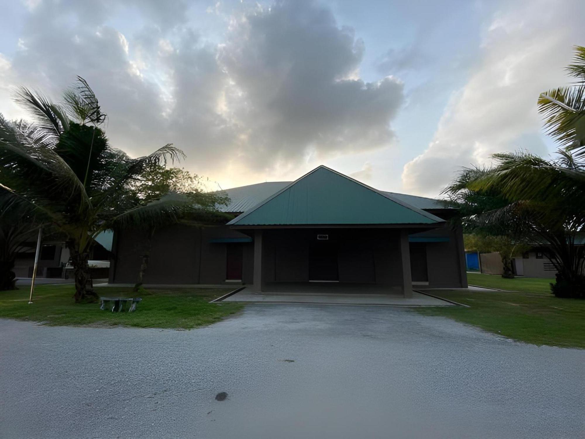 Super Oyo 89896 Sedili Inn Resort Kota Tinggi Buitenkant foto